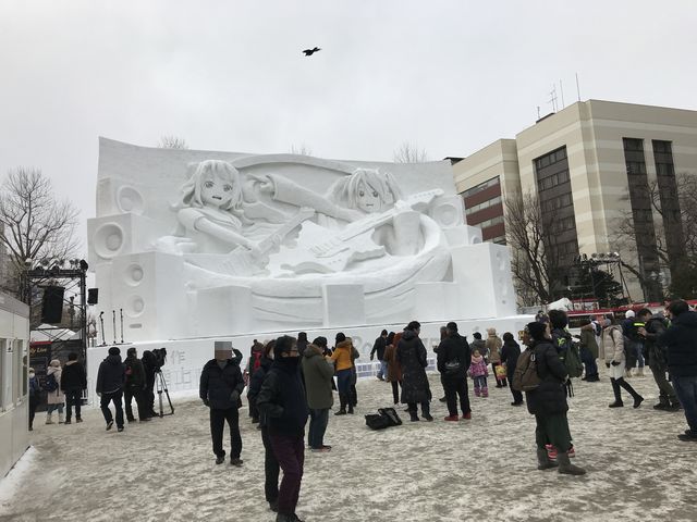 初音ミクの雪の像