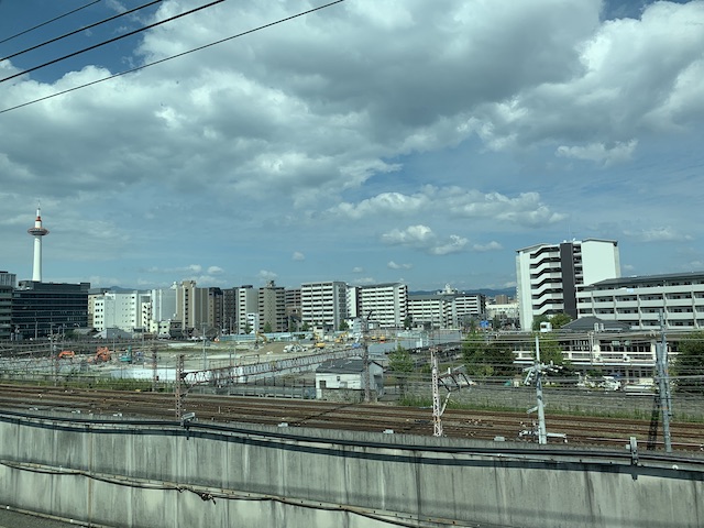 新幹線から見える京都の景色