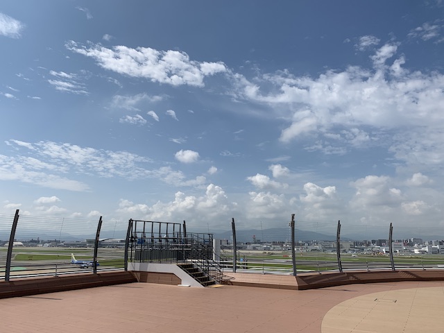 福岡空港バルコニー