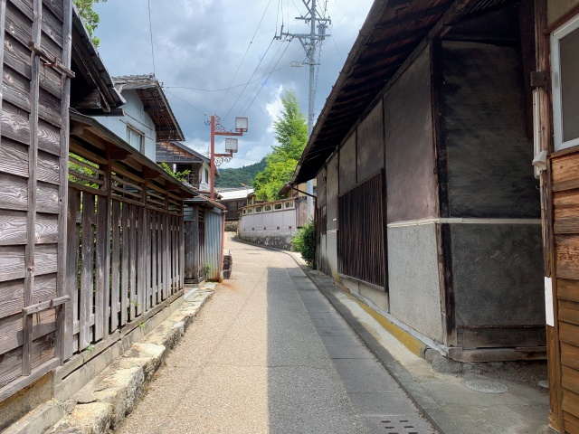 細い路地